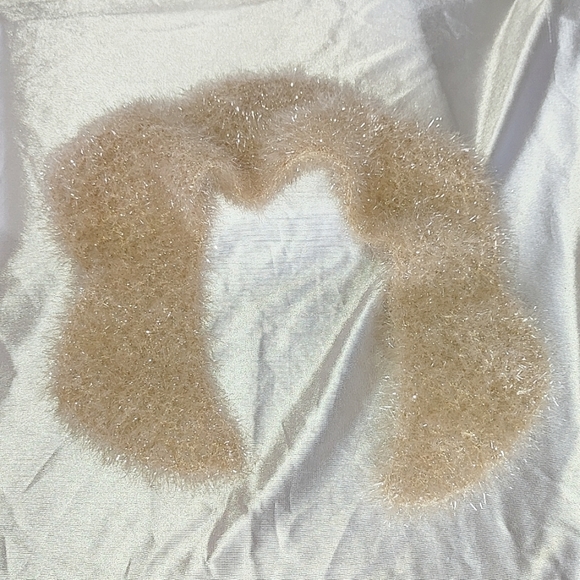 Cute fuzzy shiny collar pale creamy pink - Picture 5 of 6